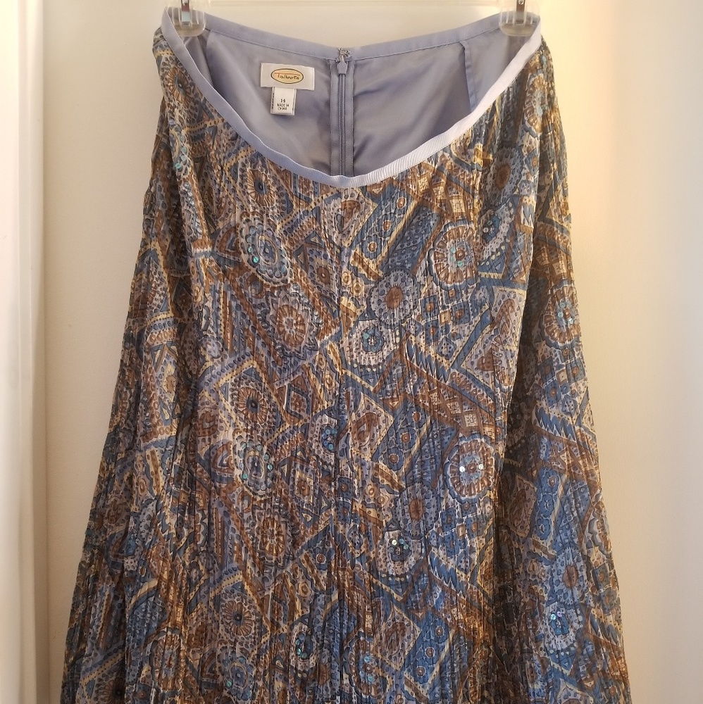 Cute skirt; zoom in to see sparkles